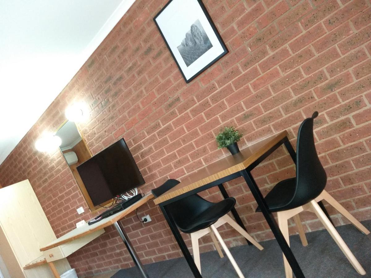 Country Mile Motor Inn Форбс Екстериор снимка